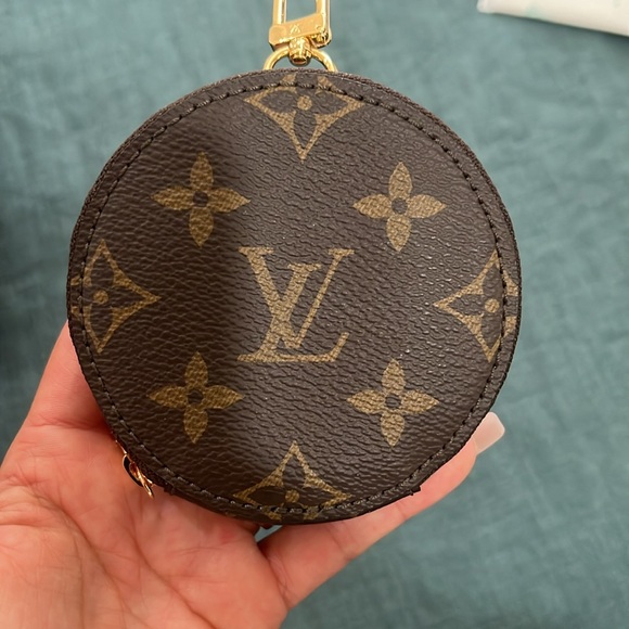 LV coin pouch - Picture 3 of 7